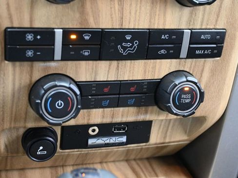 Used 2011 Ford F150 Lariat w/ Lariat Chrome Pkg image 19