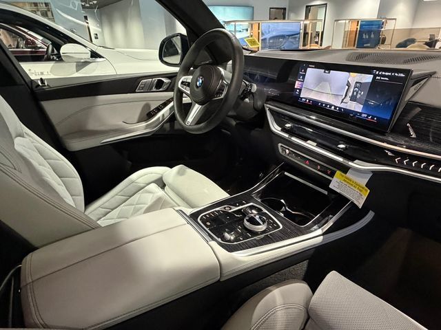 New 2026 BMW X7 xDrive40i w/ M Sport Package AWD/4WD image 24