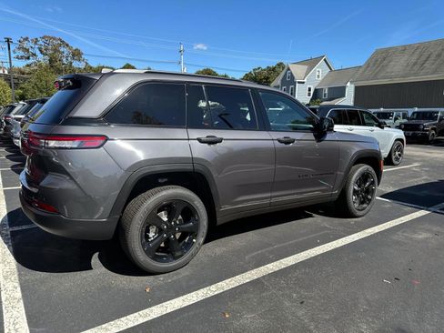 New 2025 Jeep Grand Cherokee Altitude image 2
