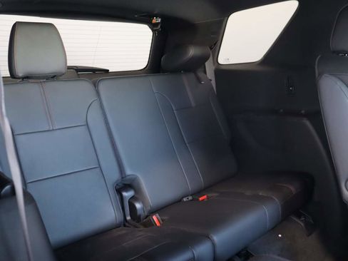 Used 2023 Chevrolet Traverse RS FWD image 19