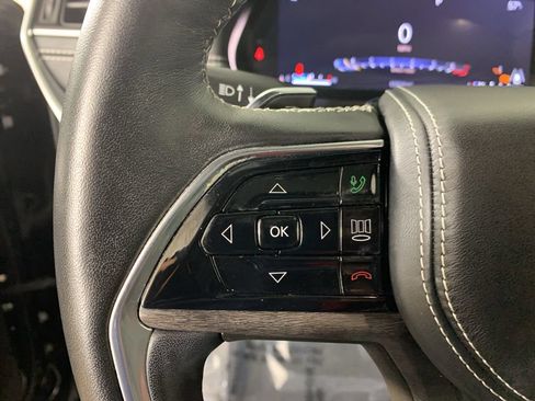 Used 2022 Jeep Grand Cherokee Overland AWD/4WD image 20