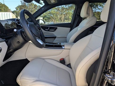 Used 2025 Mercedes-Benz GLC 300 image 22