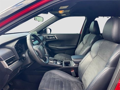 Used 2023 Mitsubishi Outlander SE image 9