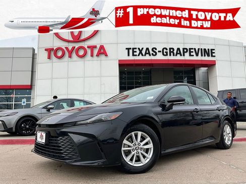 Used 2025 Toyota Camry LE image 1