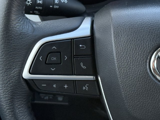 Certified 2025 Toyota Sienna XLE FWD image 14