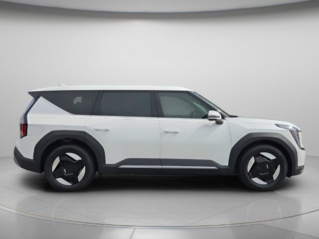 Used 2024 Kia EV9 Light Long Range RWD image 8