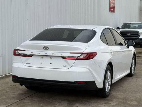 Used 2025 Toyota Camry LE image 4