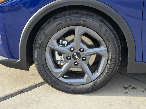 New 2025 Kia K4 LXS image 8