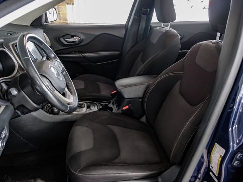 Used 2015 Jeep Cherokee Latitude w/ Cold Weather Group AWD/4WD image 29