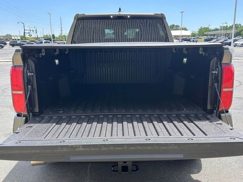 Used 2025 Toyota Tacoma TRD Sport AWD/4WD image 19