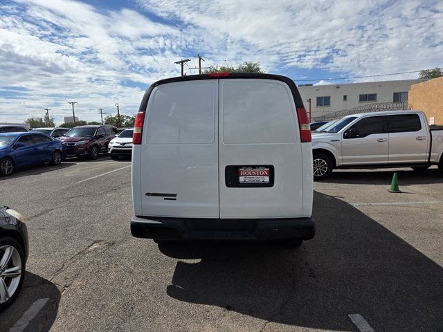 Used 2015 Chevrolet Express 3500 Extended RWD image 2
