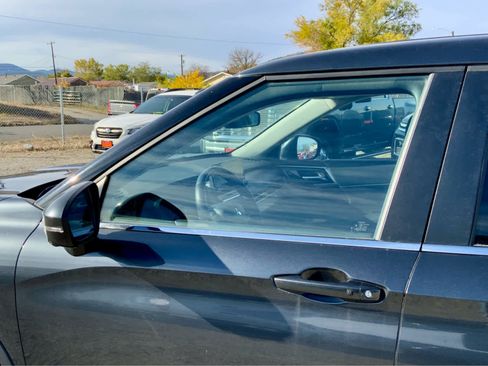 Used 2024 Mitsubishi Outlander SE image 16