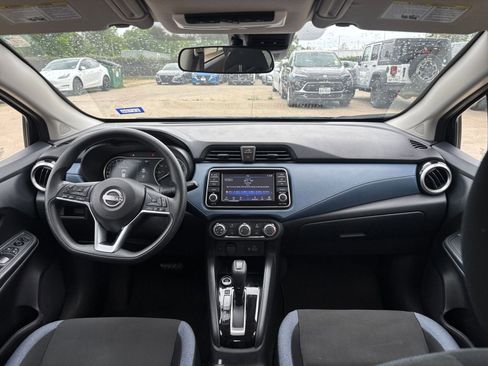 Used 2025 Nissan Versa SV image 31