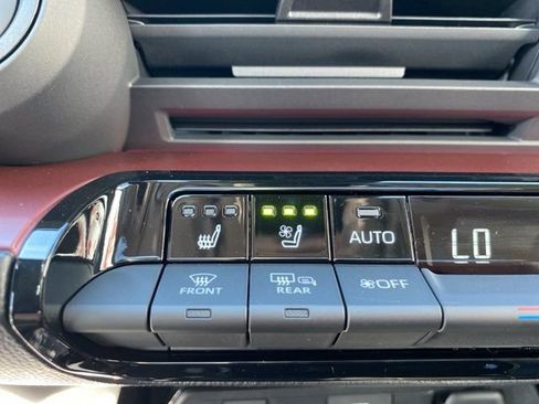 Used 2025 Toyota Prius Plug-In Hybrid FWD image 3