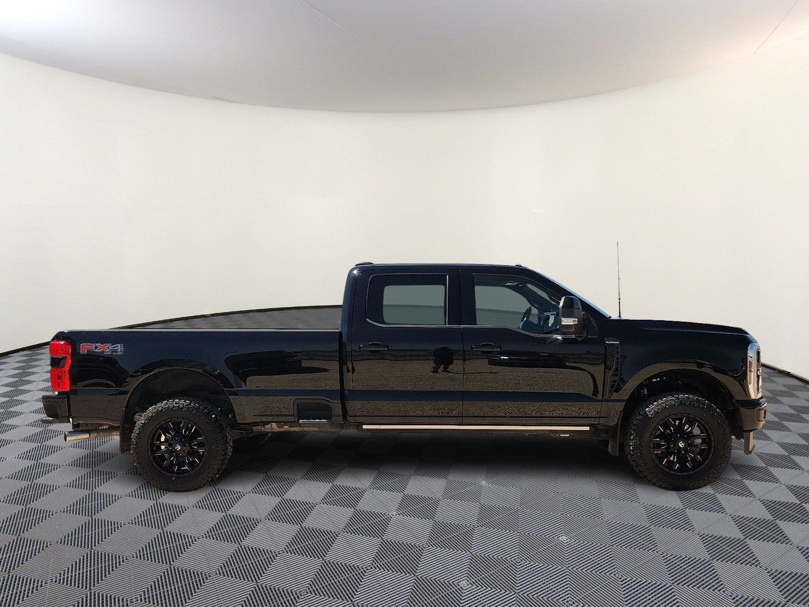 Used 2025 Ford F250 Platinum w/ FX4 Off-Road Package AWD/4WD image 5