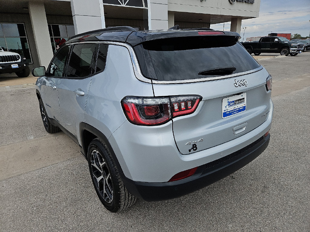 Used 2025 Jeep Compass Limited AWD/4WD image 5