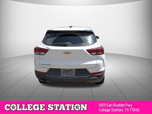 Used 2023 Chevrolet TrailBlazer LS FWD image 3