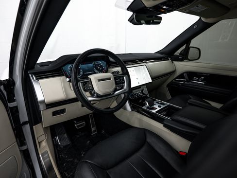 Used 2023 Land Rover Range Rover Long Wheelbase SE image 4