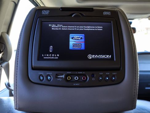 Used 2015 Lincoln Navigator 4WD image 12