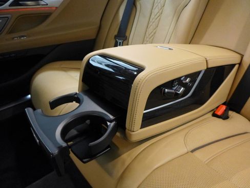 Used 2019 BMW M760i xDrive AWD/4WD image 59