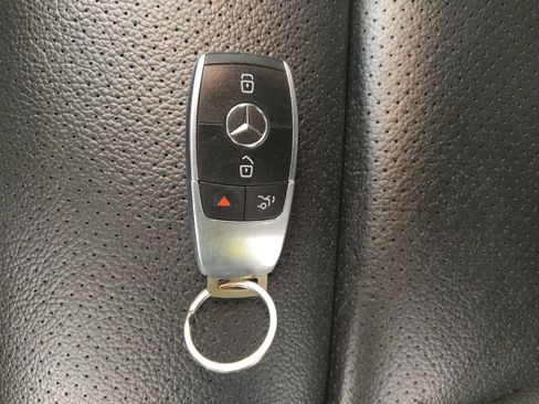 Used 2019 Mercedes-Benz C 300 4MATIC Sedan image 32