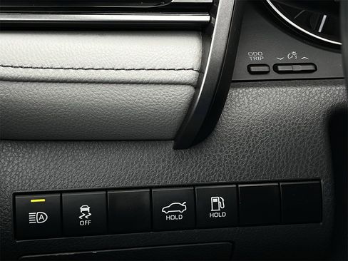 Used 2024 Toyota Camry SE image 20