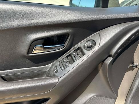 Used 2020 Chevrolet Trax LT w/ Driver Confidence Package FWD image 22