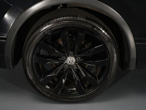 Used 2021 Volkswagen Tiguan SE R-Line image 20