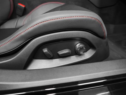 Used 2025 Chevrolet Corvette Z06 image 18