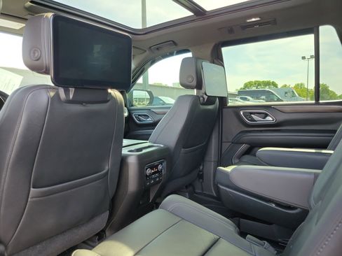 Used 2021 Chevrolet Tahoe Z71 w/ Z71 Off-Road Package AWD/4WD image 14