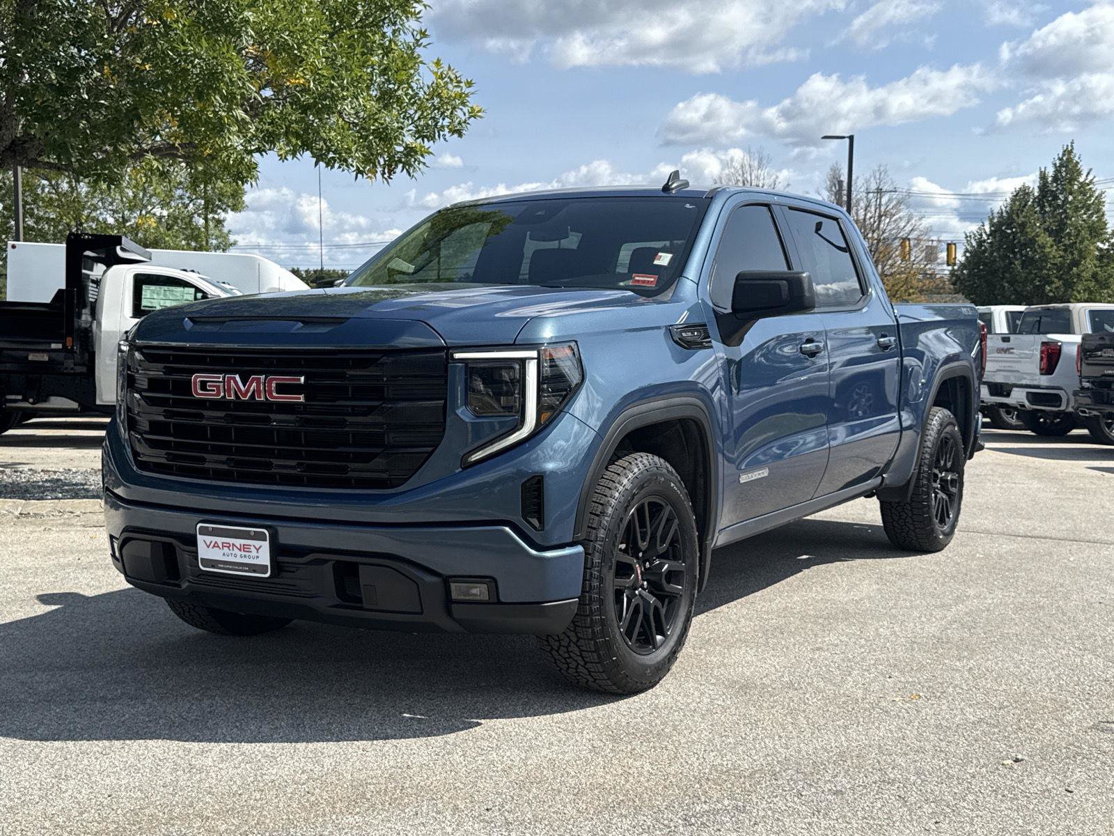 Used 2024 GMC Sierra 1500 Elevation AWD/4WD image 1