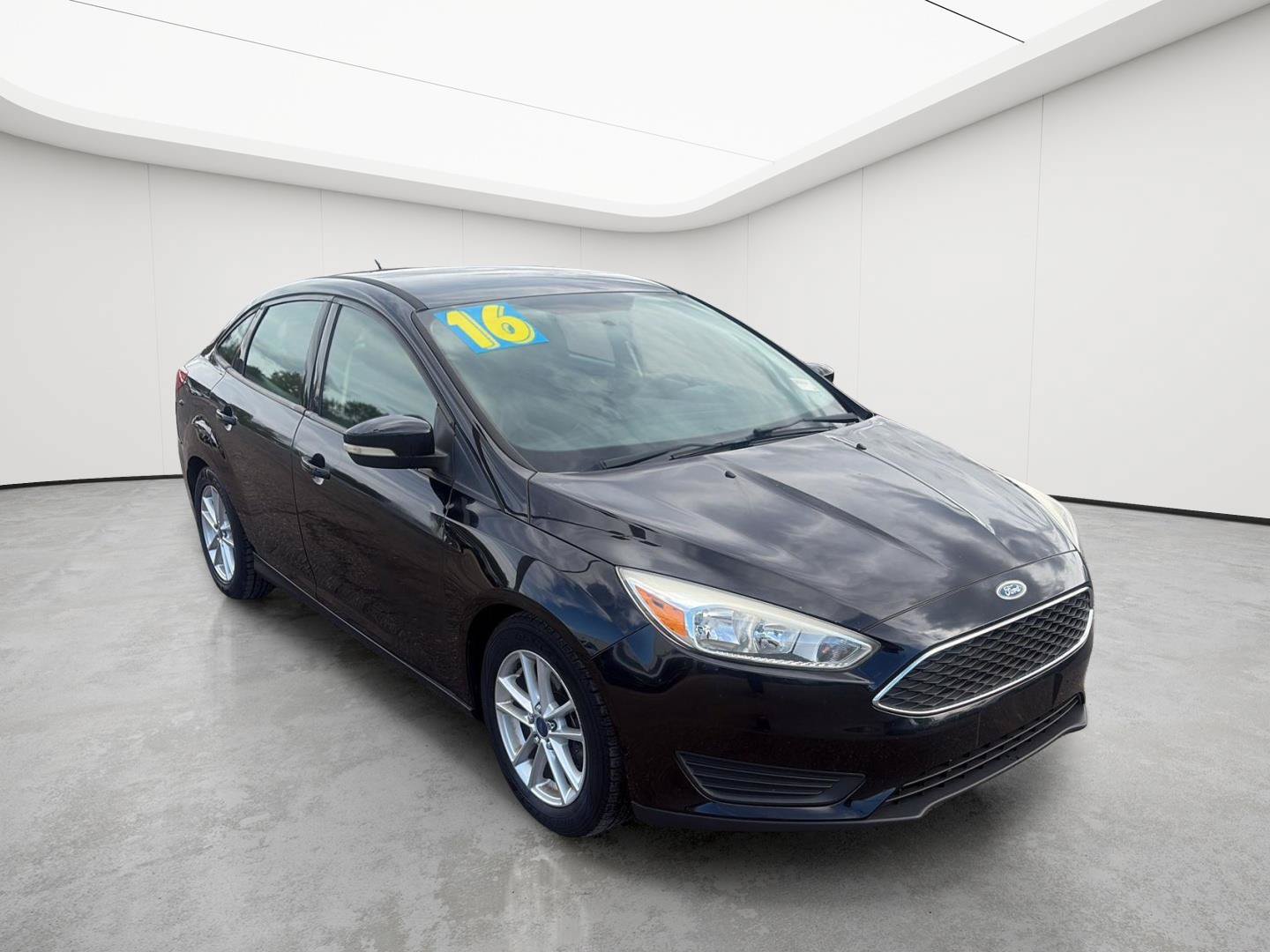 Used 2016 Ford Focus SE FWD image 2