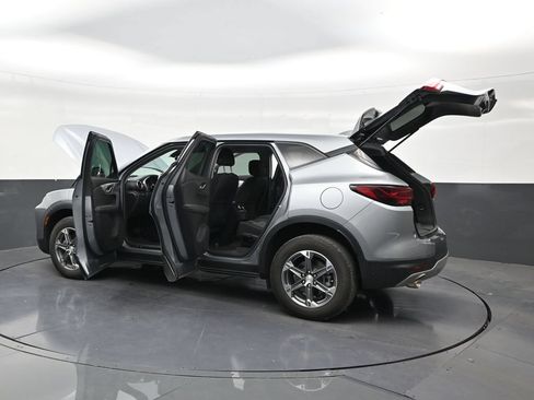 Used 2024 Chevrolet Blazer LT FWD image 30