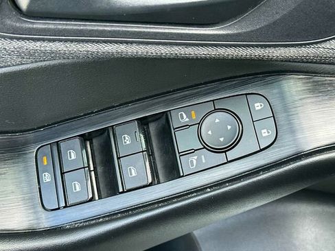 Used 2023 Nissan Rogue S image 13