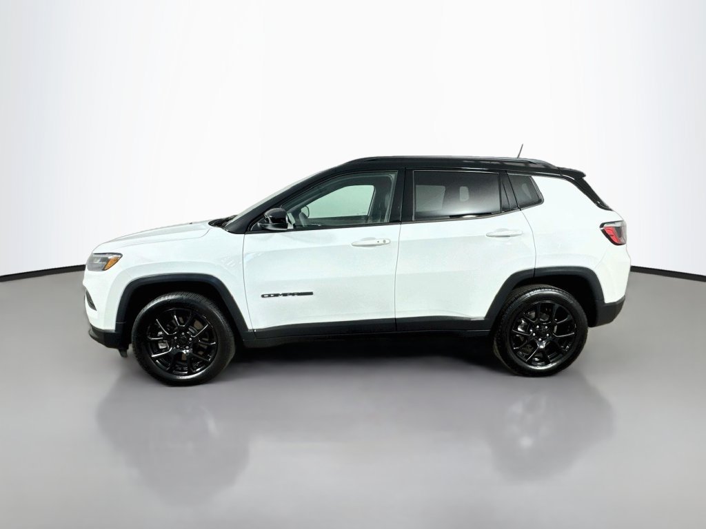 Used 2023 Jeep Compass Latitude w/ Convenience Group AWD/4WD image 4