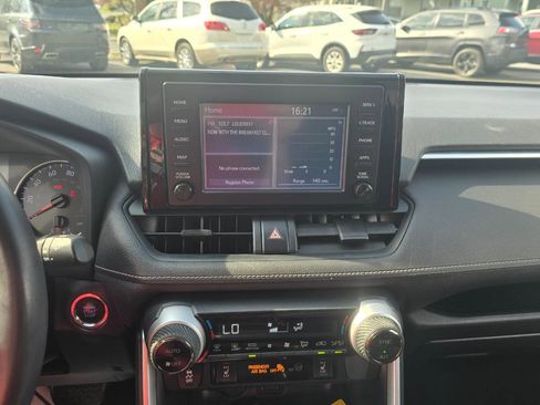 Used 2019 Toyota RAV4 XLE w/ Convenience Package image 9