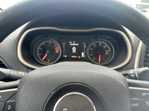 Used 2016 Jeep Cherokee Latitude w/ Comfort & Sound Group FWD image 11