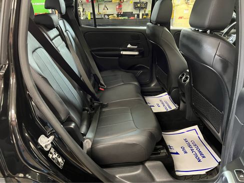 Used 2024 Mercedes-Benz GLB 250 4MATIC image 17