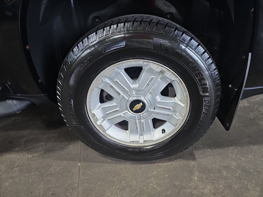 Used 2010 Chevrolet Suburban LT w/ Luxury Package AWD/4WD image 38