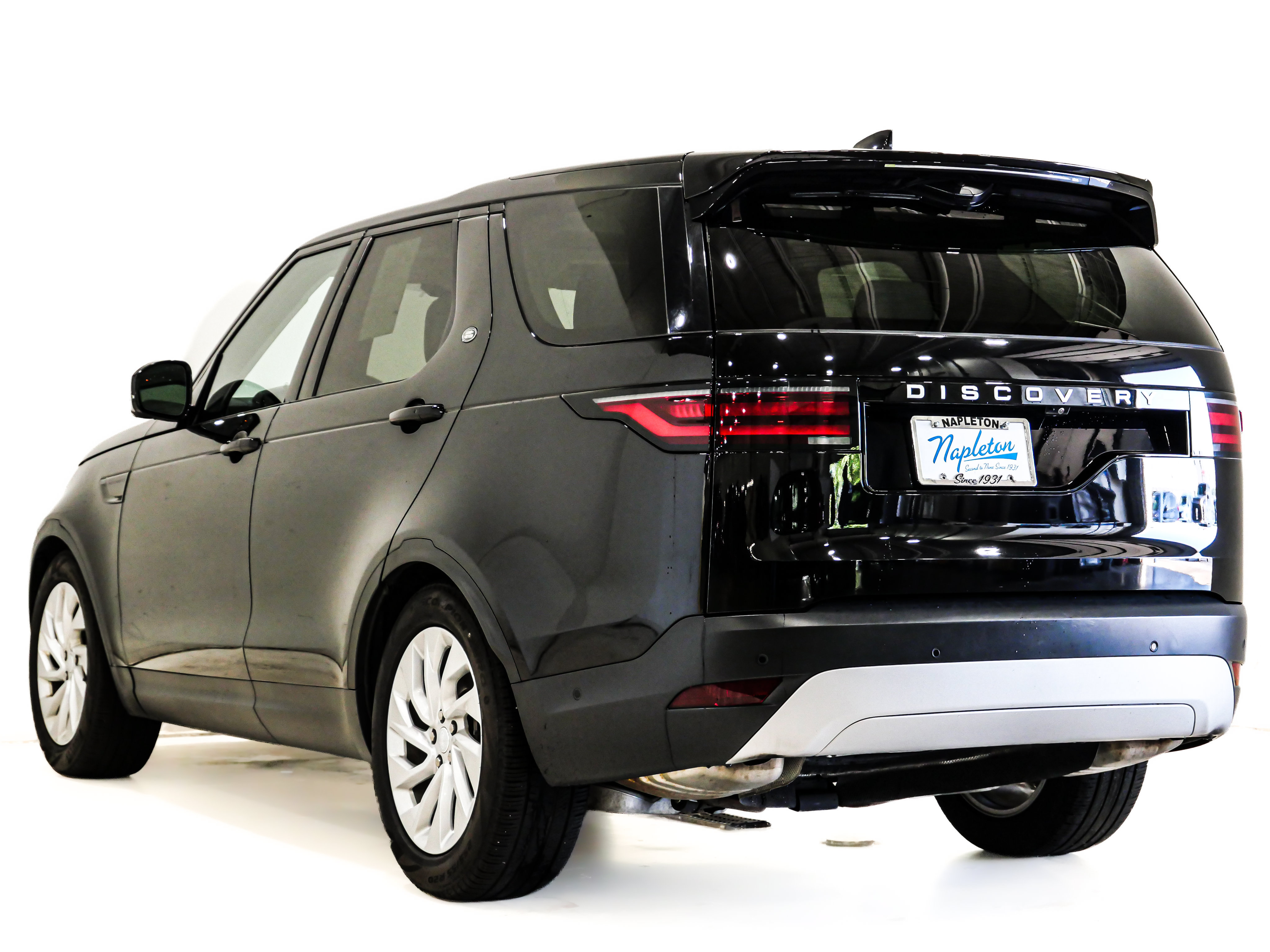 Used 2025 Land Rover Discovery S AWD/4WD image 9