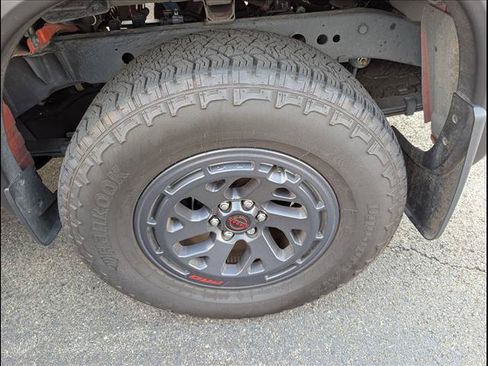 Used 2025 Nissan Frontier PRO-4X AWD/4WD image 9