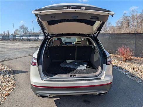 Used 2022 Lincoln Nautilus Reserve image 23