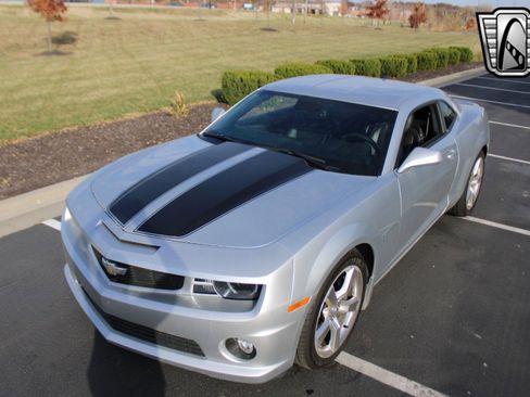 Used 2010 Chevrolet Camaro SS w/ RS Package image 9