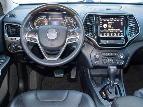 Used 2019 Jeep Cherokee Overland w/ Trailer Tow Group image 9