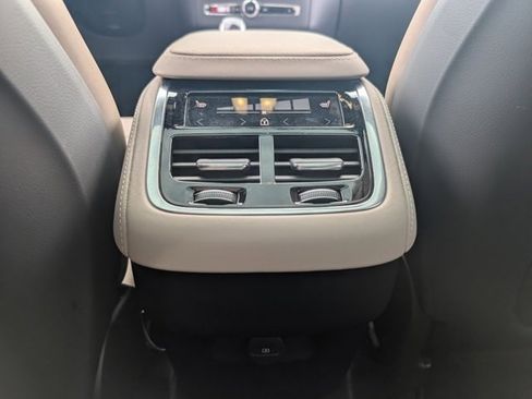 Used 2025 Volvo XC90 B6 Plus image 27