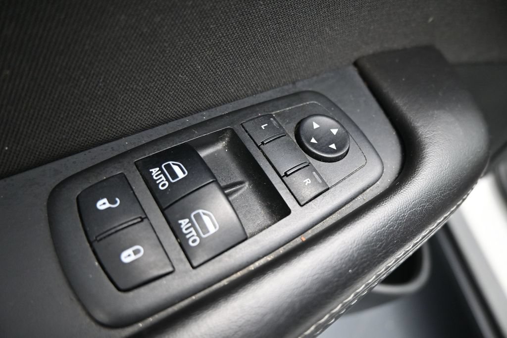 Used 2018 Dodge Challenger R/T RWD image 11