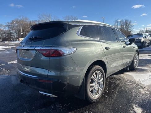 Used 2023 Buick Enclave Premium image 3