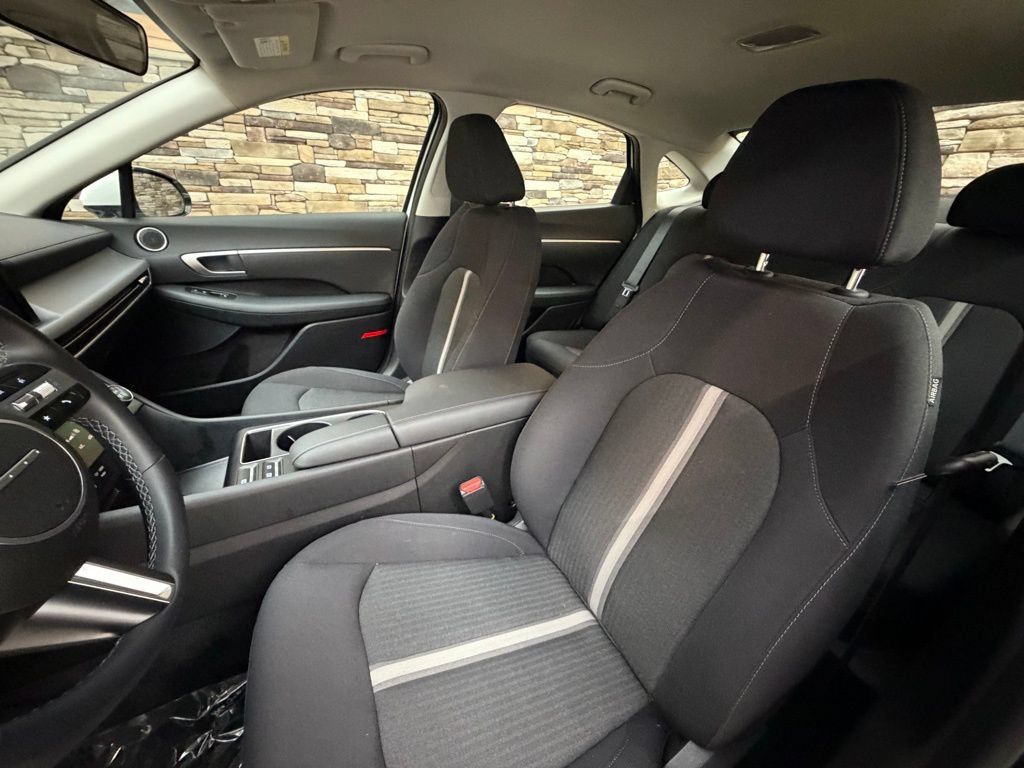 Used 2025 Hyundai Sonata SEL FWD image 12