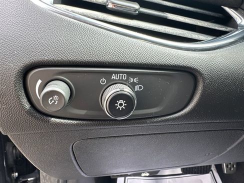 Used 2017 Chevrolet Malibu LT FWD image 13