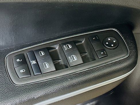 Used 2022 Chrysler 300 S image 20